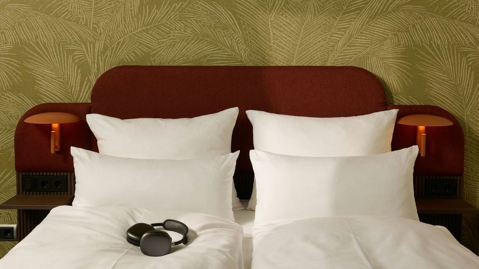 Metropolitan Hotel by Flemings Room