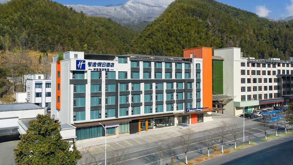 Holiday Inn Exp Mtn South Gate Exterior