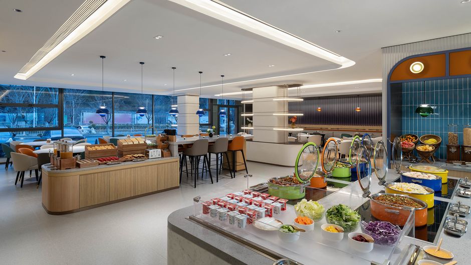 Holiday Inn Exp Mtn South Gate Restaurant