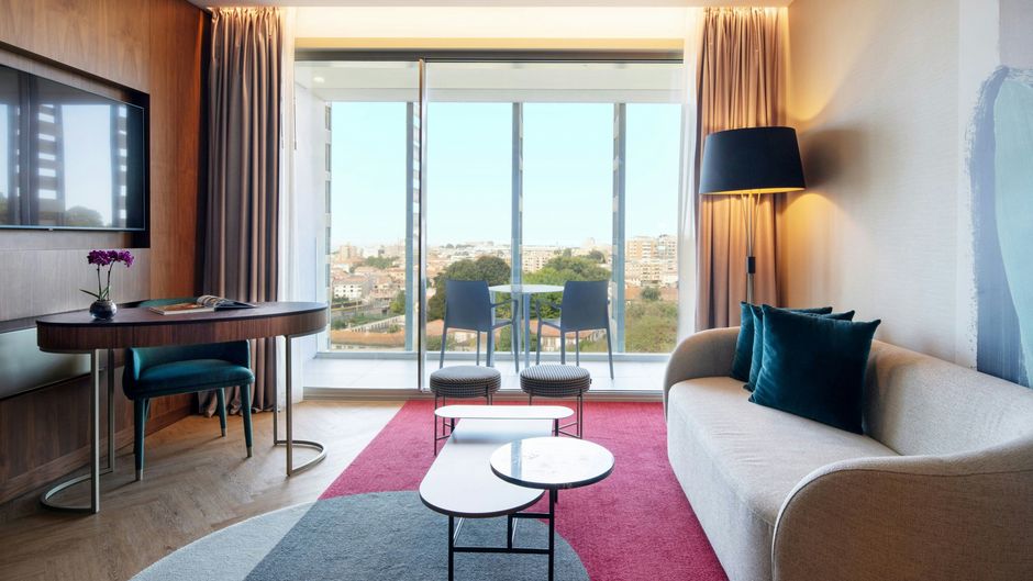 Renaissance Porto Lapa Hotel Suite