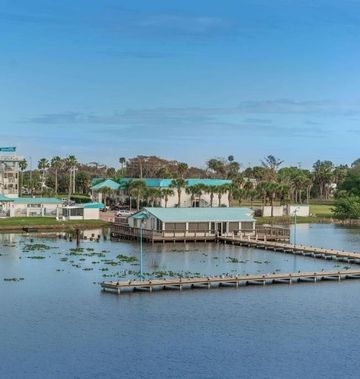 Lakeshore Resort & Marina