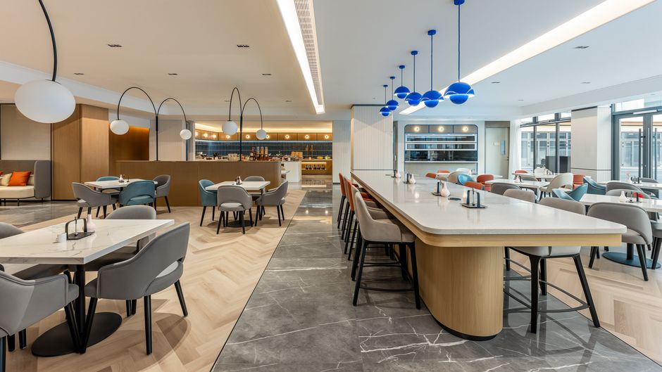 Holiday Inn Exp Lize Business Restaurant