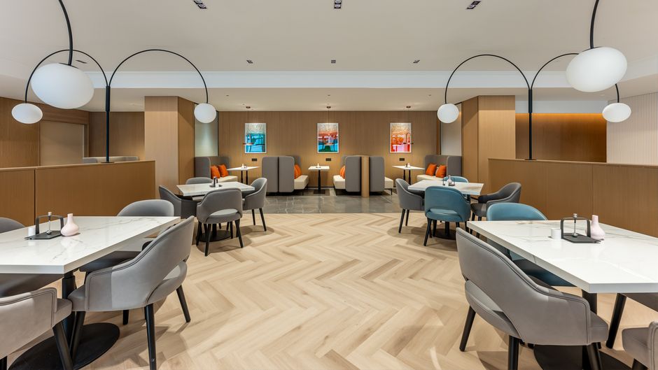 Holiday Inn Exp Lize Business Restaurant