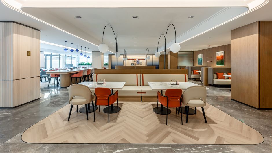 Holiday Inn Exp Lize Business Restaurant
