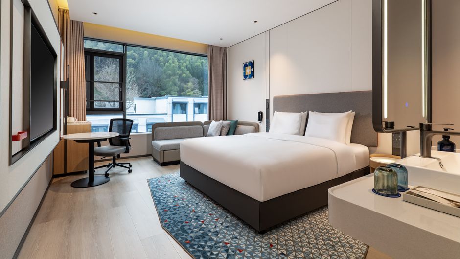 Holiday Inn Exp Mtn South Gate Room