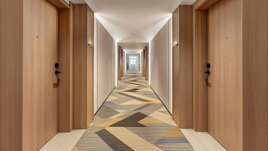 Holiday Inn Exp Lize Business Lobby