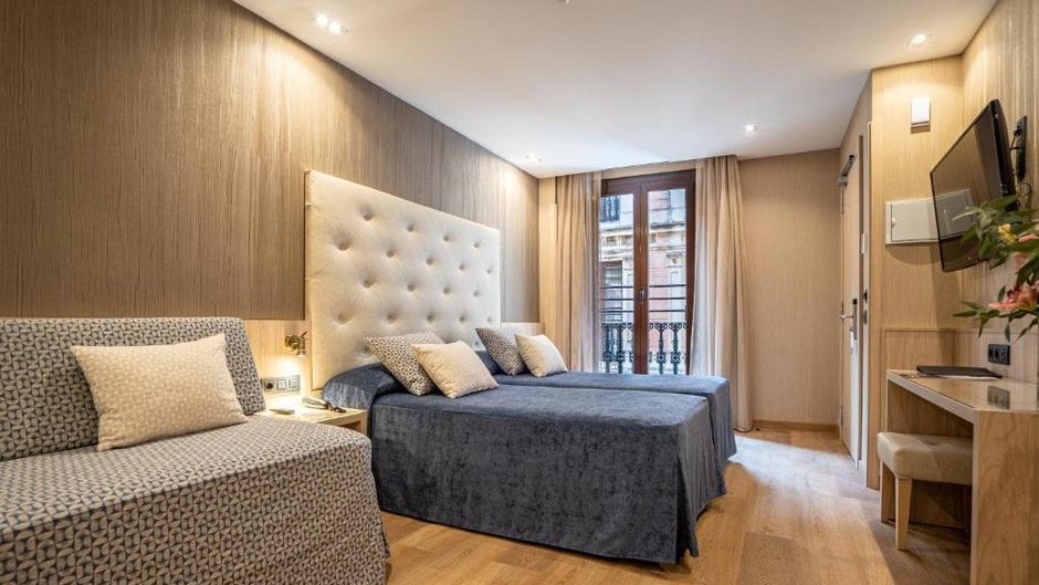 Rialto Hotel Room