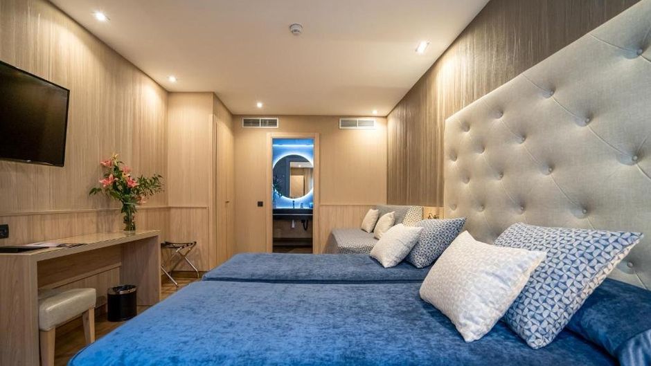 Rialto Hotel Room