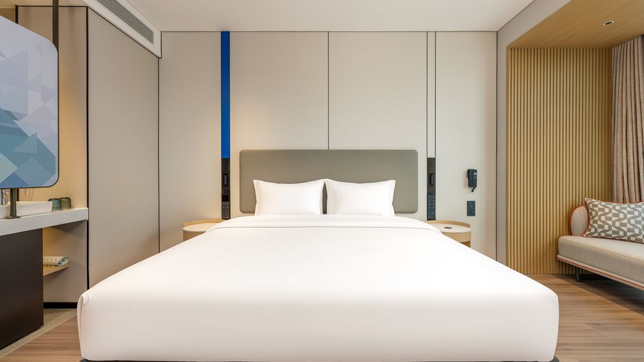 Holiday Inn Exp Haigang Room