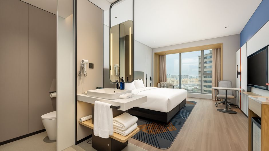 Holiday Inn Exp Haigang Room