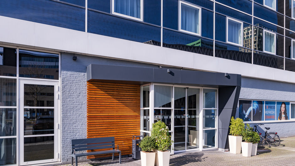 Holiday Inn Express Antwerp North Exterior