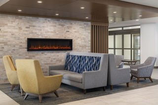 Holiday Inn Express Hotel & Suites