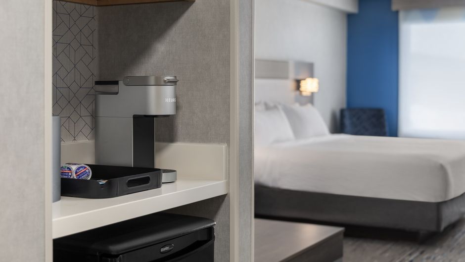 Holiday Inn Express Hotel & Suites Room