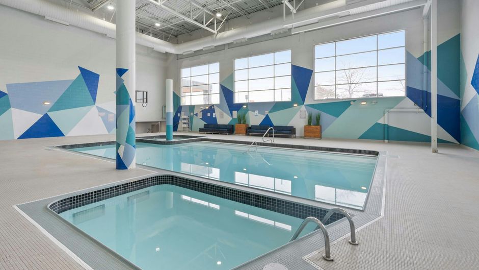 Sandman Signature Mississauga Hotel Pool