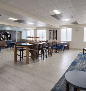 Holiday Inn Express Hotel & Stes Winner