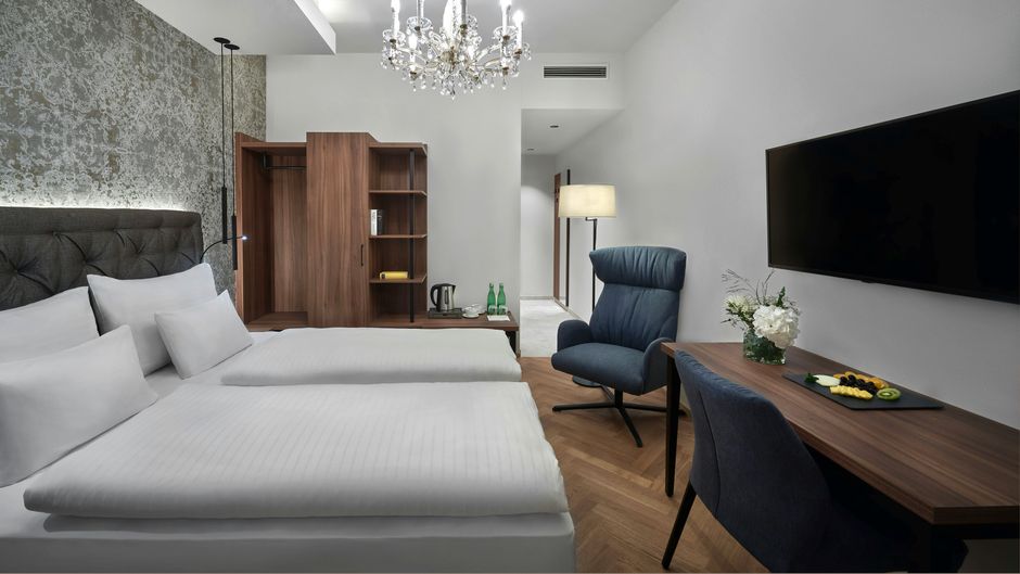 Hotel Schwarzer Adler Room