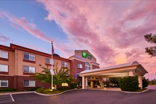 Holiday Inn Express Hotel & Suites