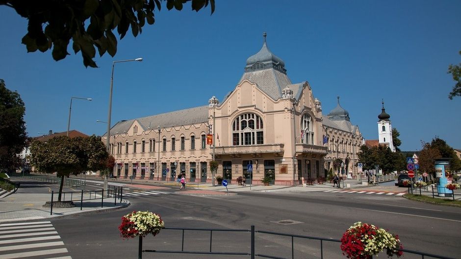 Erzsebet Kiralyne Htl Godollo Exterior