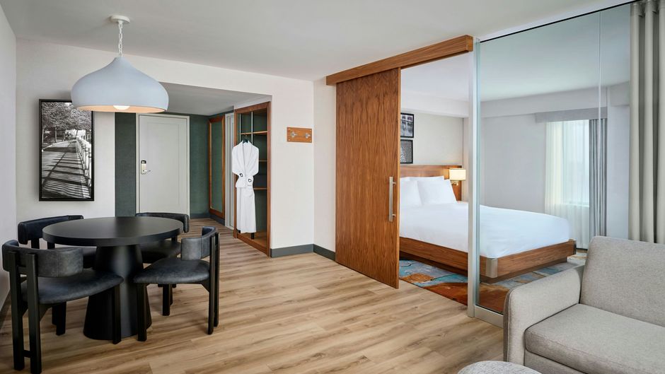 Omage Hotel Montreal/Laval Room
