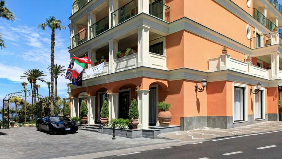 Grand Hotel Royal Exterior