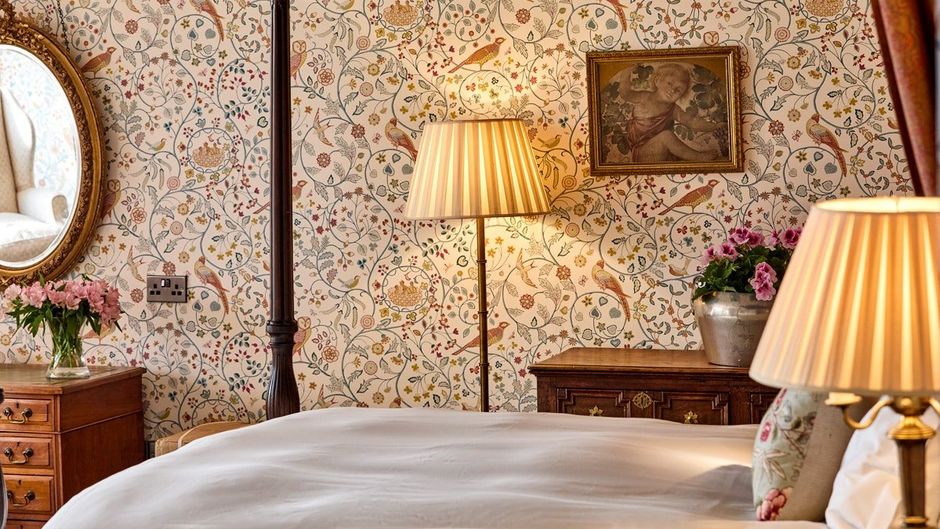 Ockenden Manor Hotel Suite