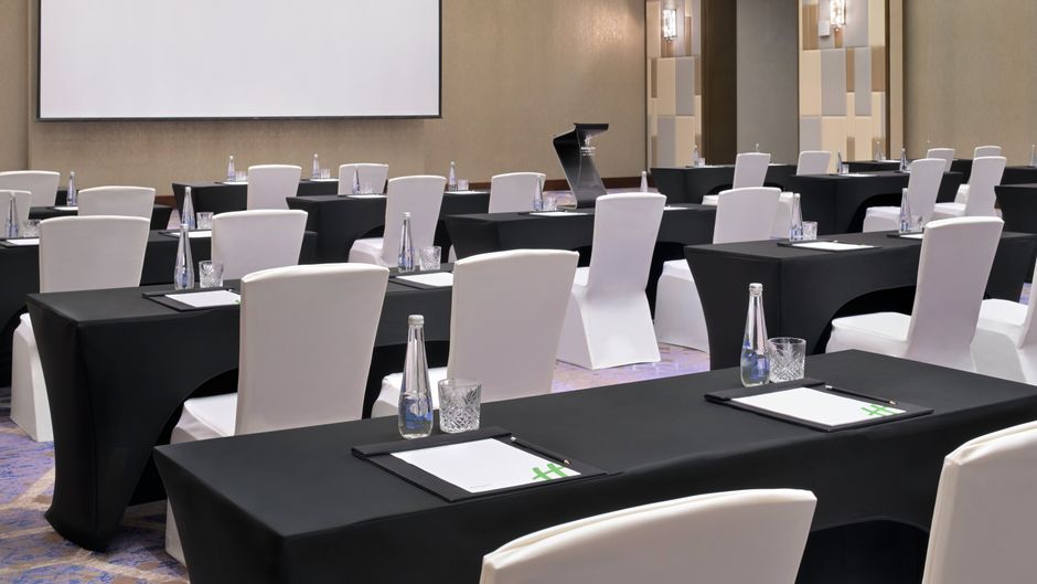 Holiday Inn Dubai Al-Maktoum Airport Ballroom