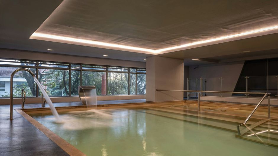 Loma Medellin Pool