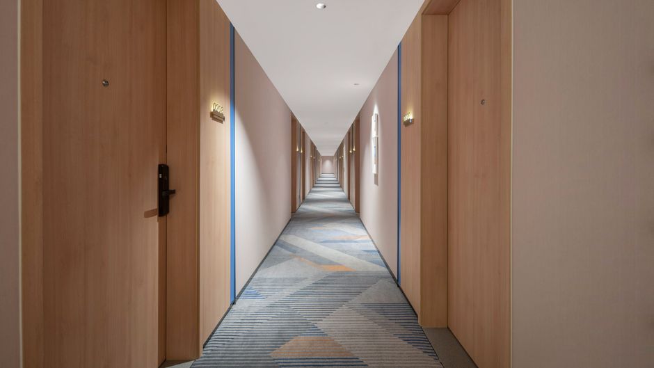 Holiday Inn Exp Quancheng Square Lobby