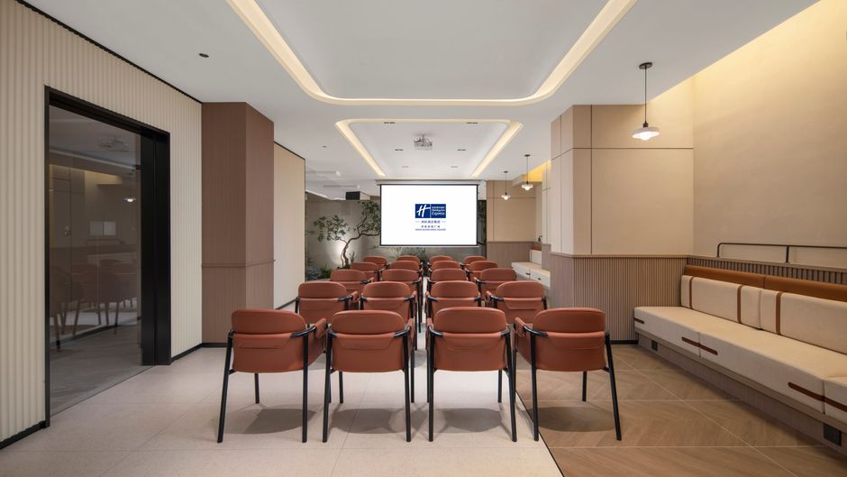 Holiday Inn Exp Quancheng Square Meeting