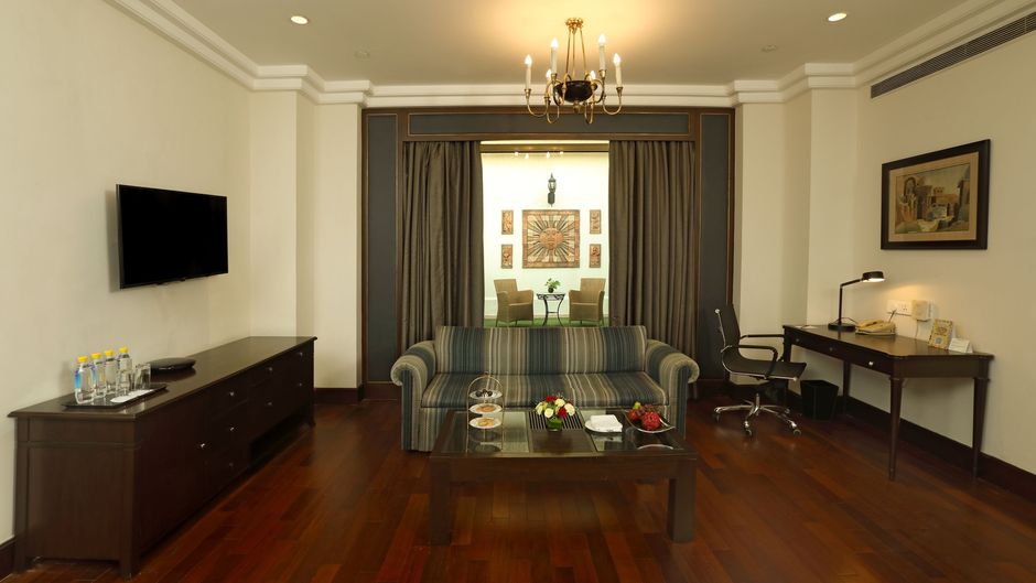 Eros Hotel Suite