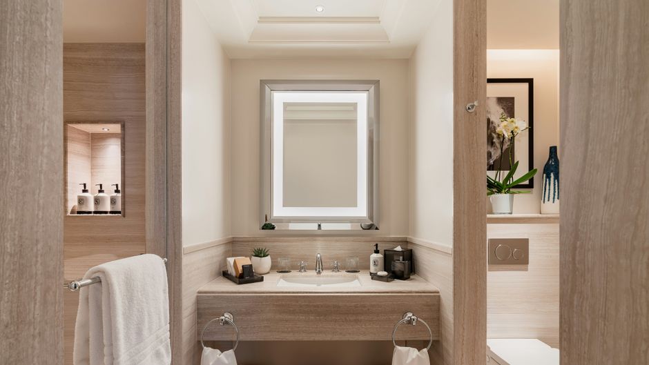 Four Seasons Hotel des Bergues Exterior