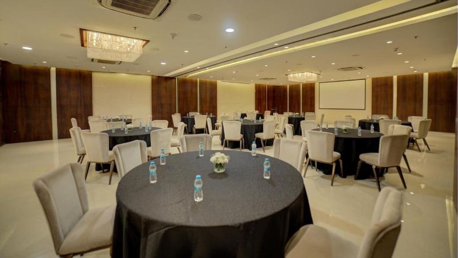 Goldfinch Hotel Mumbai Meeting