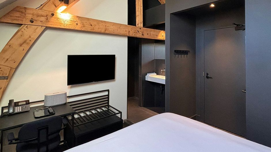 Kazerne Hotel Room