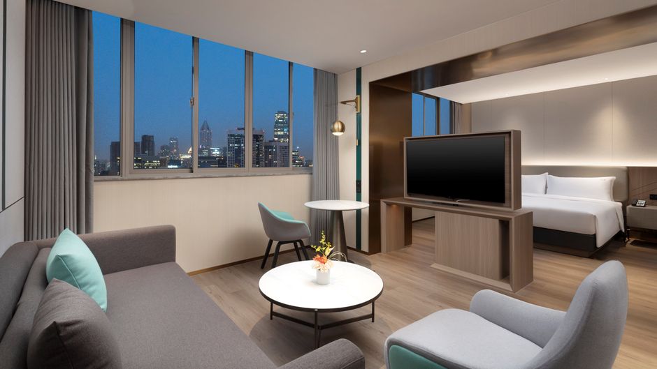 Holiday Inn Express Zhabei Suite