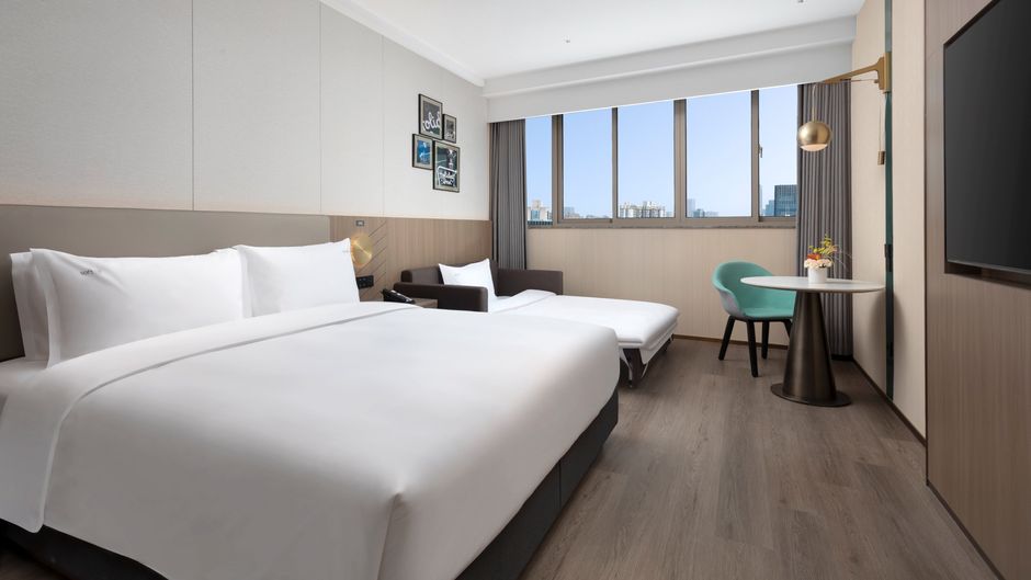 Holiday Inn Express Zhabei Room
