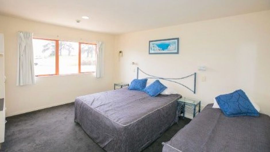 Albany Executive Motor Inn Room