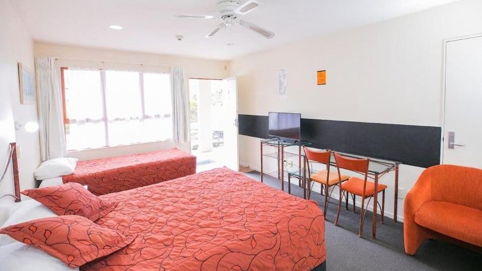 Albany Executive Motor Inn Room