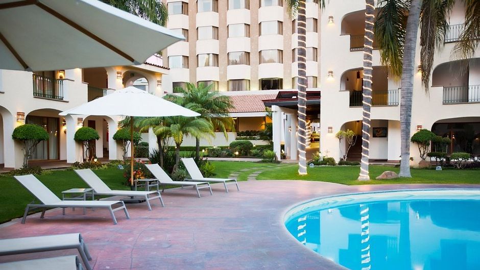 Guadalajara Plaza Ejecutivo Pool