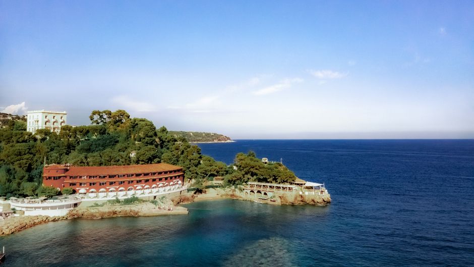 Monte-Carlo Beach Exterior