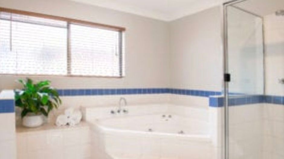 Ipswich Country Motel Room