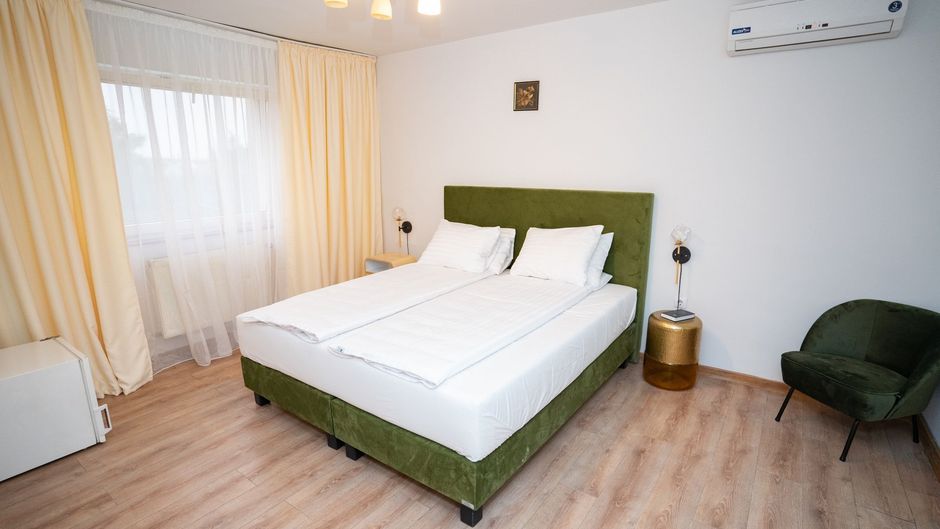 Royal Plaza Room