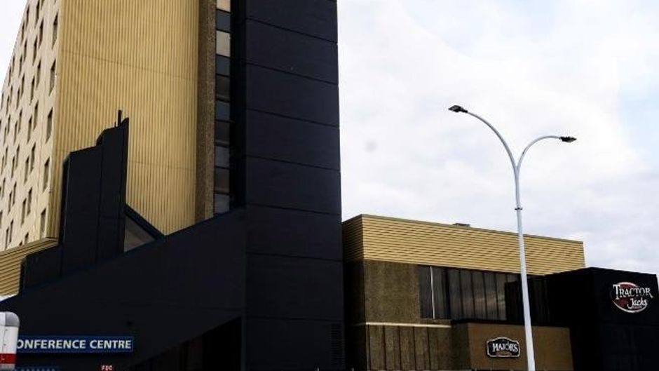 Paradise Inn & Suites Conference Centre Exterior