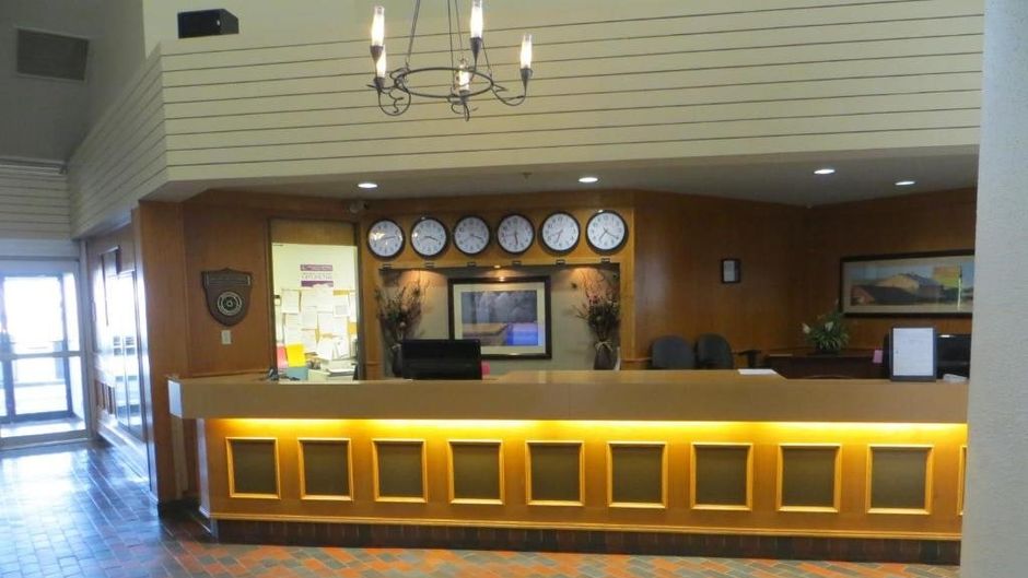 Paradise Inn & Suites Conference Centre Lobby
