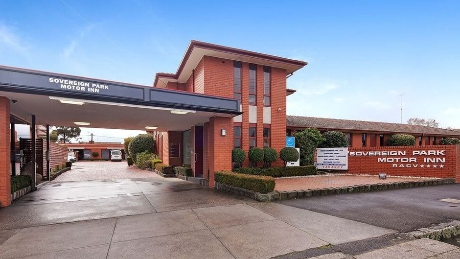Sovereign Park Motor Inn Exterior