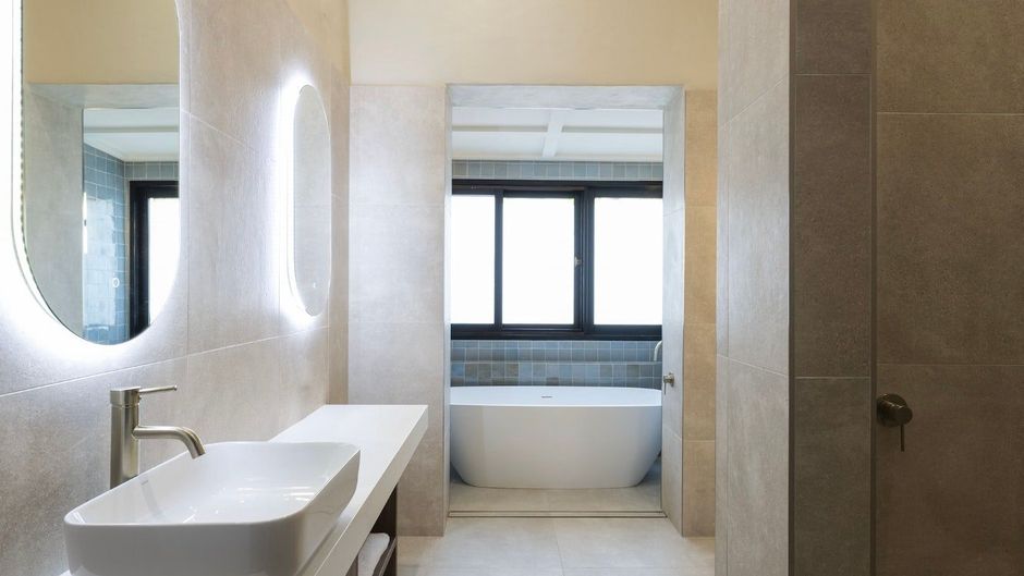 Tower Lodge Suite