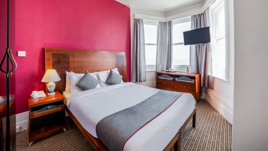 OYO The Strand Hotel Room