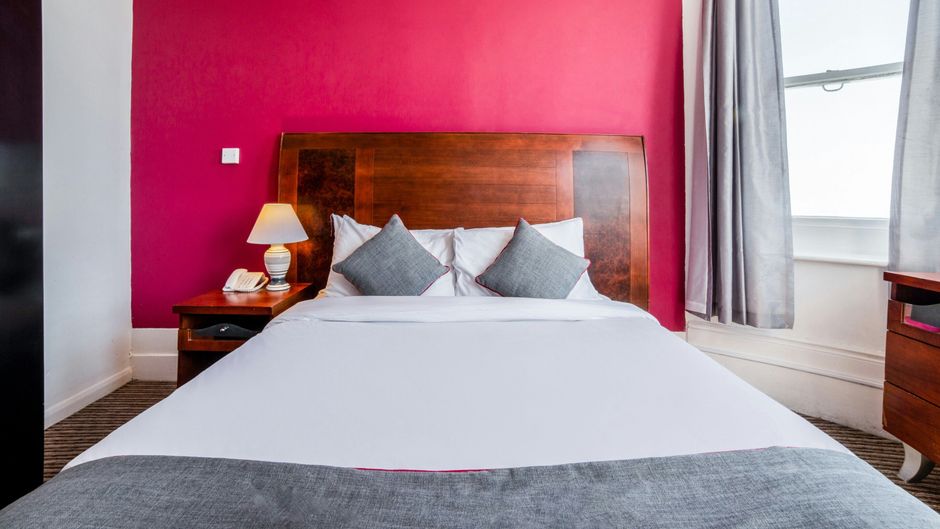 OYO The Strand Hotel Room