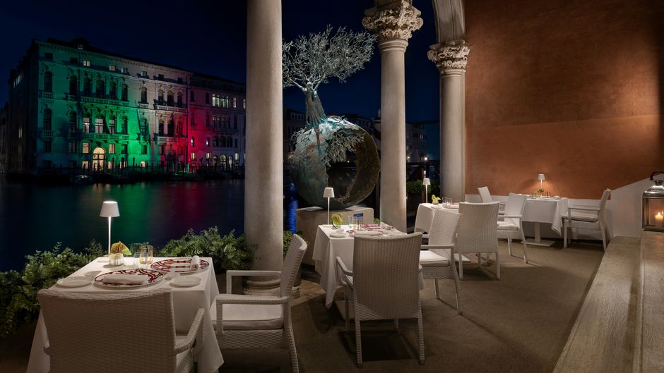Sina Centurion Palace Restaurant