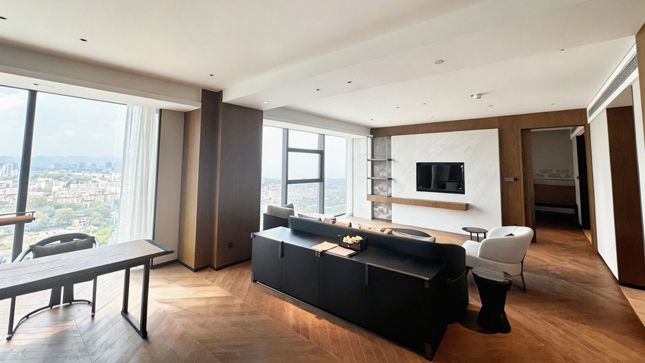 HUALUXE Guiyang Financial City Suite