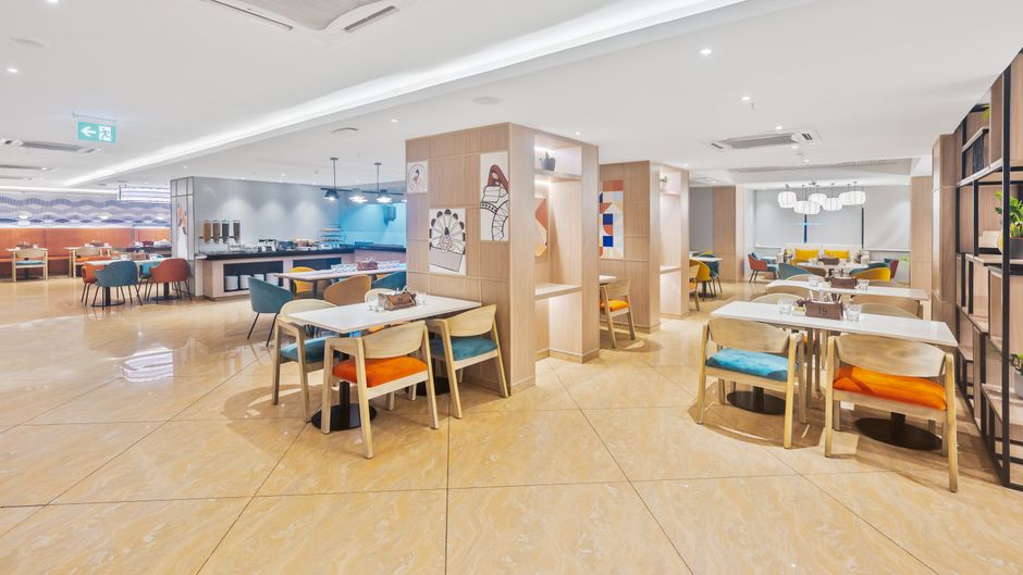 Holiday Inn Express & Suites Vijayawada Restaurant
